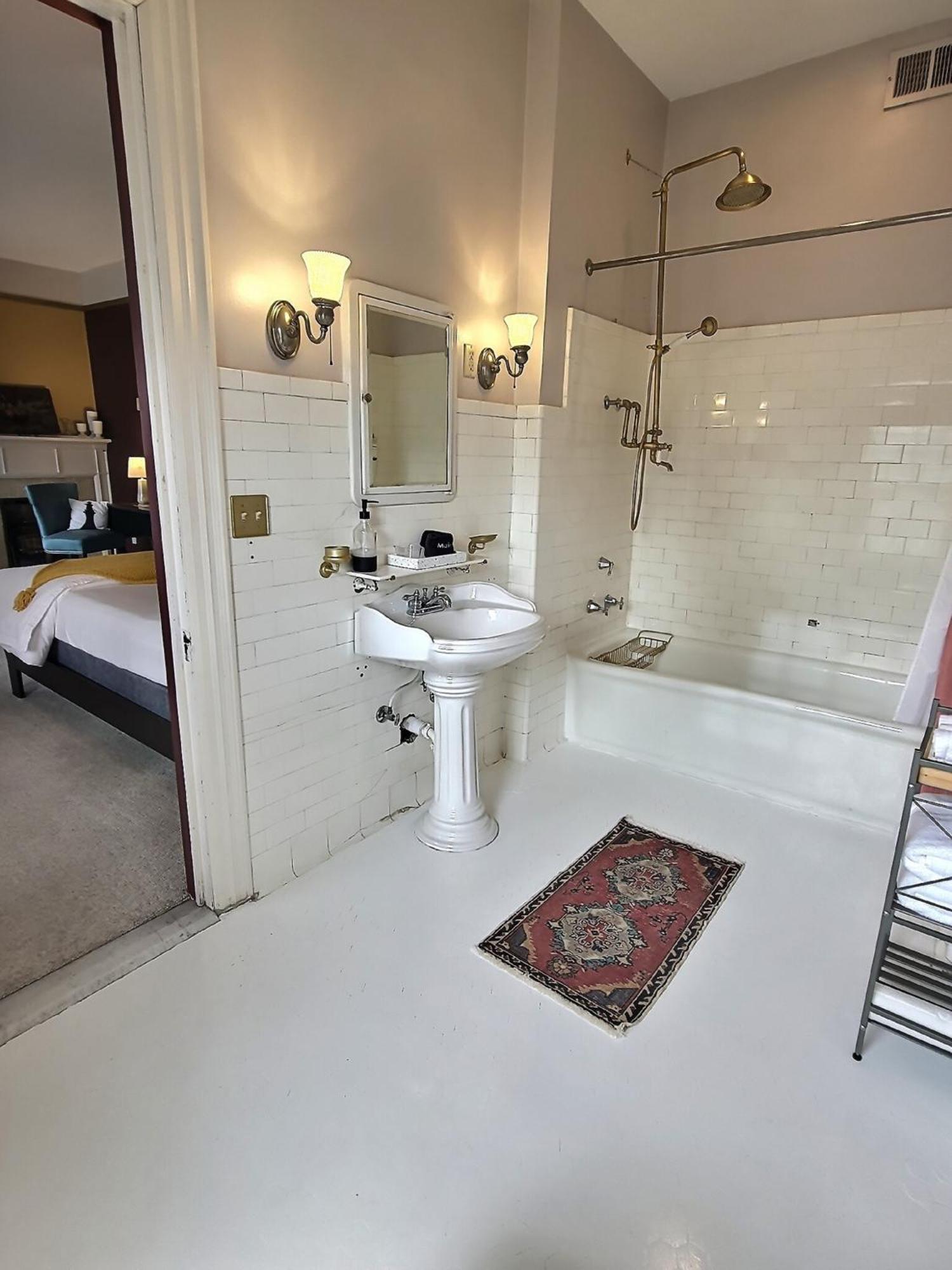 The Kings Throne Inn And Guest House Toledo Ngoại thất bức ảnh